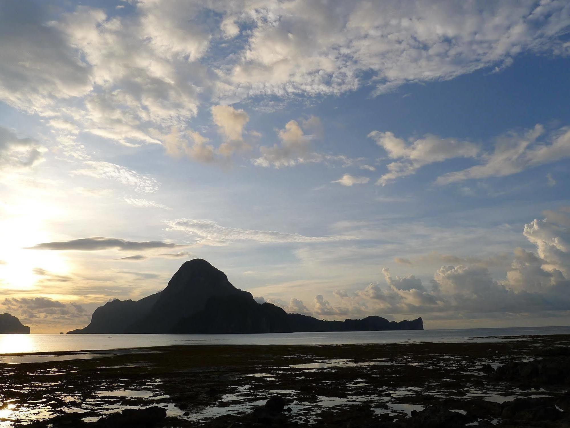 El Nido Beach Hotel Exterior photo